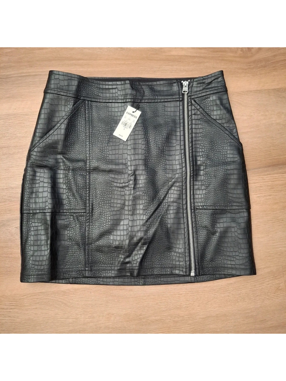 Express Black Croc-Embossed Faux Leather Mini Skirt with Zipper Size 4 NWT